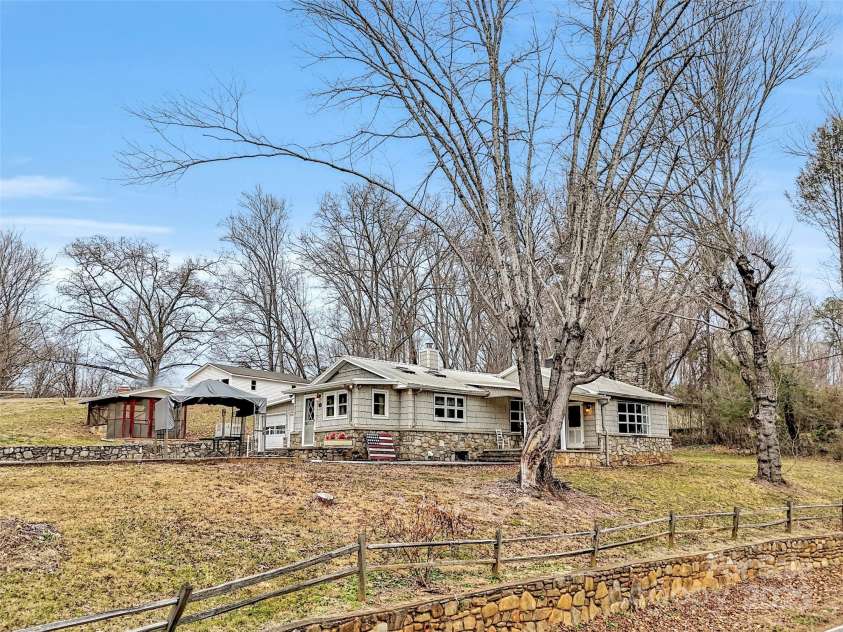 18 & 44 Sierra Point, Waynesville, NC 28786.  MLS# CAR4333158, YatesRealty ID 742. 