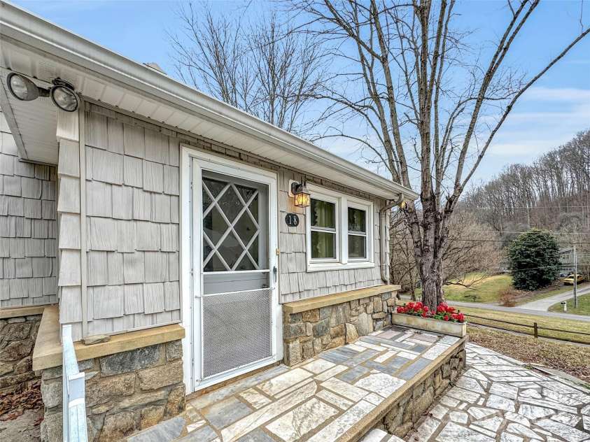 18 & 44 Sierra Point, Waynesville, NC 28786.  MLS# CAR4333158, YatesRealty ID 742. 