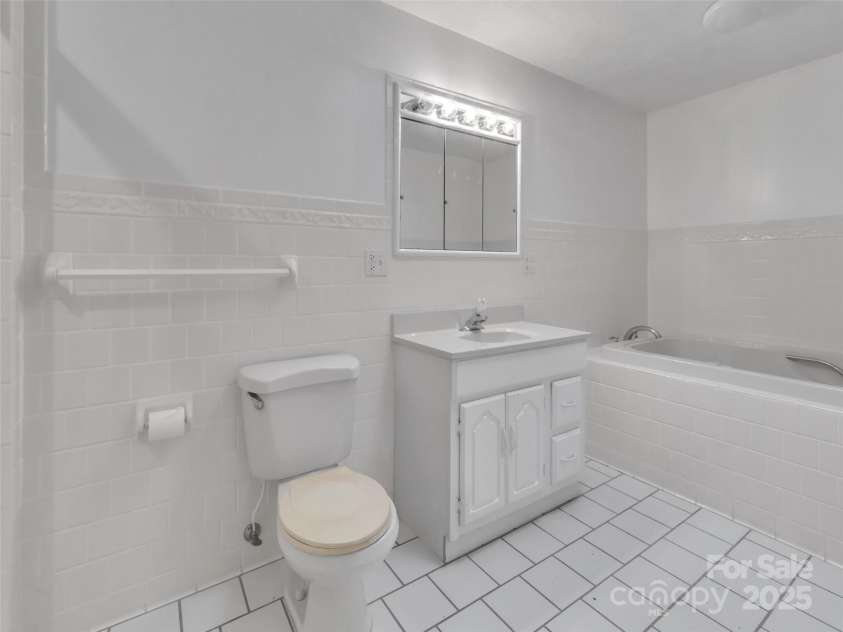 18 & 44 Sierra Point, Waynesville, NC 28786.  MLS# CAR4333158, YatesRealty ID 742. 