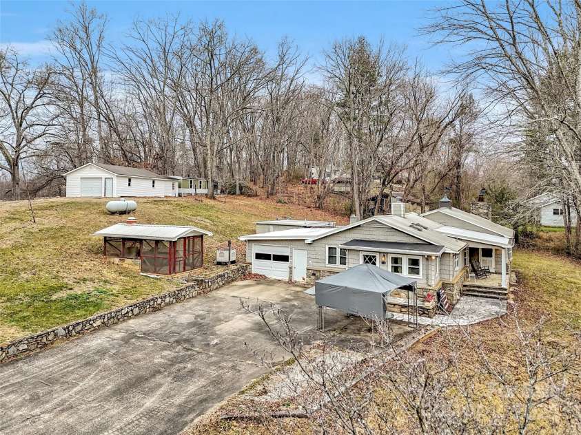 18 & 44 Sierra Point, Waynesville, NC 28786.  MLS# CAR4333158, YatesRealty ID 742. 