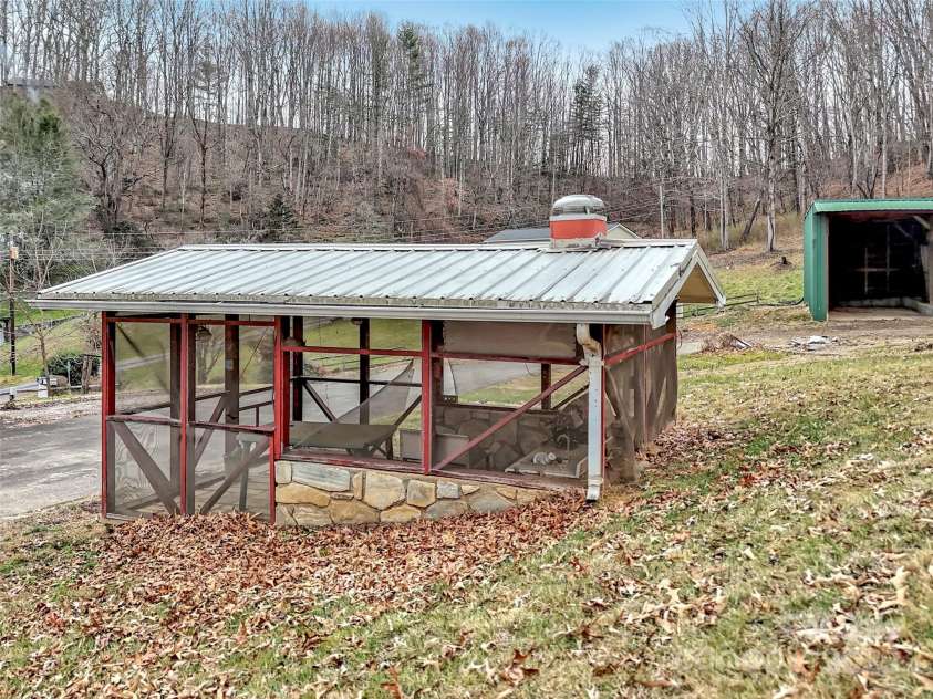 18 & 44 Sierra Point, Waynesville, NC 28786.  MLS# CAR4333158, YatesRealty ID 742. 