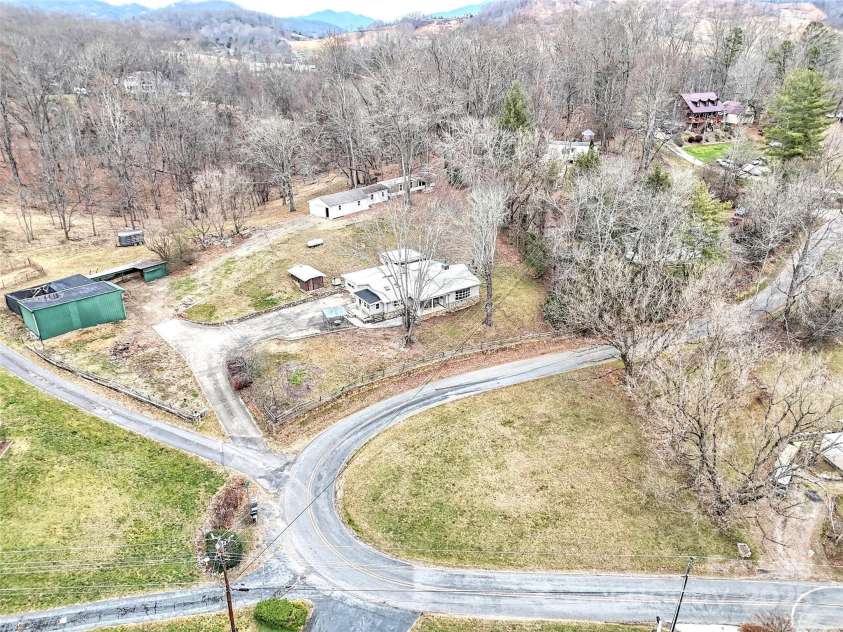 18 & 44 Sierra Point, Waynesville, NC 28786.  MLS# CAR4333158, YatesRealty ID 742. 