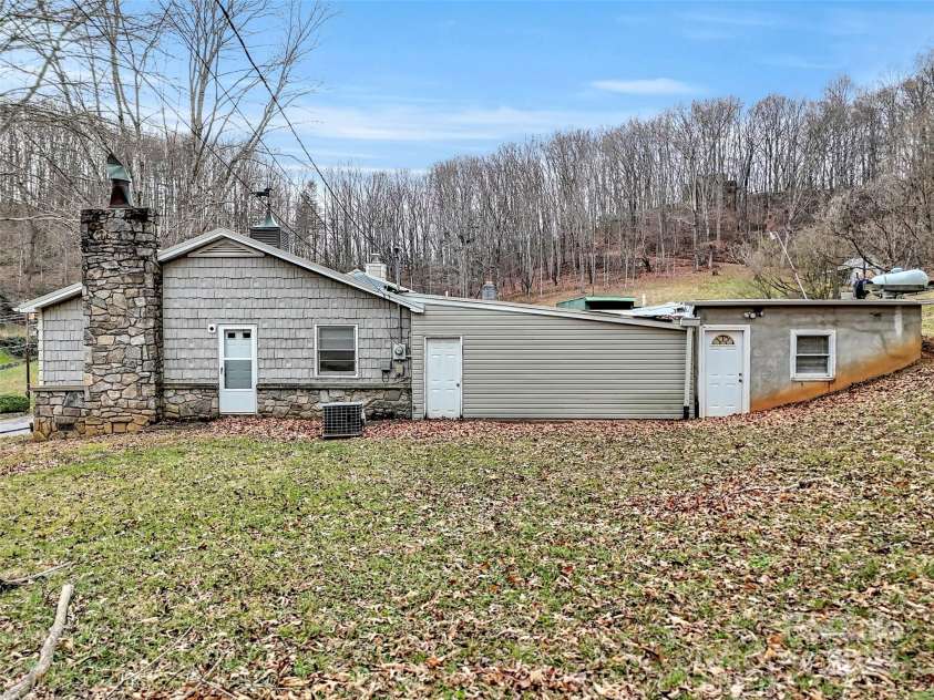 18 & 44 Sierra Point, Waynesville, NC 28786.  MLS# CAR4333158, YatesRealty ID 742. 