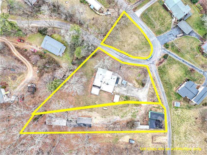 18 & 44 Sierra Point, Waynesville, NC 28786.  MLS# CAR4333158, YatesRealty ID 742. 