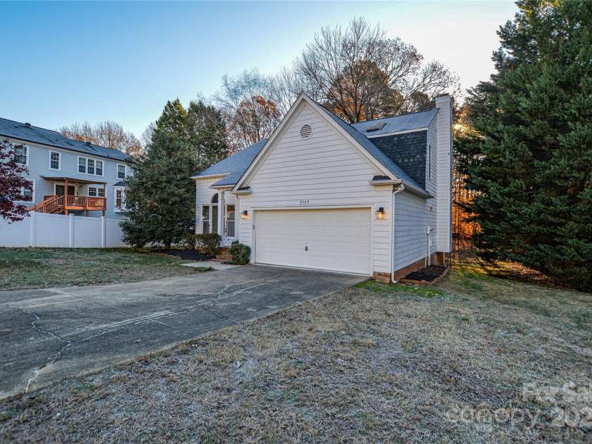 9709 Calpher Court, Matthews, NC 28105.  MLS# CAR4205838, YatesRealty ID 742. 