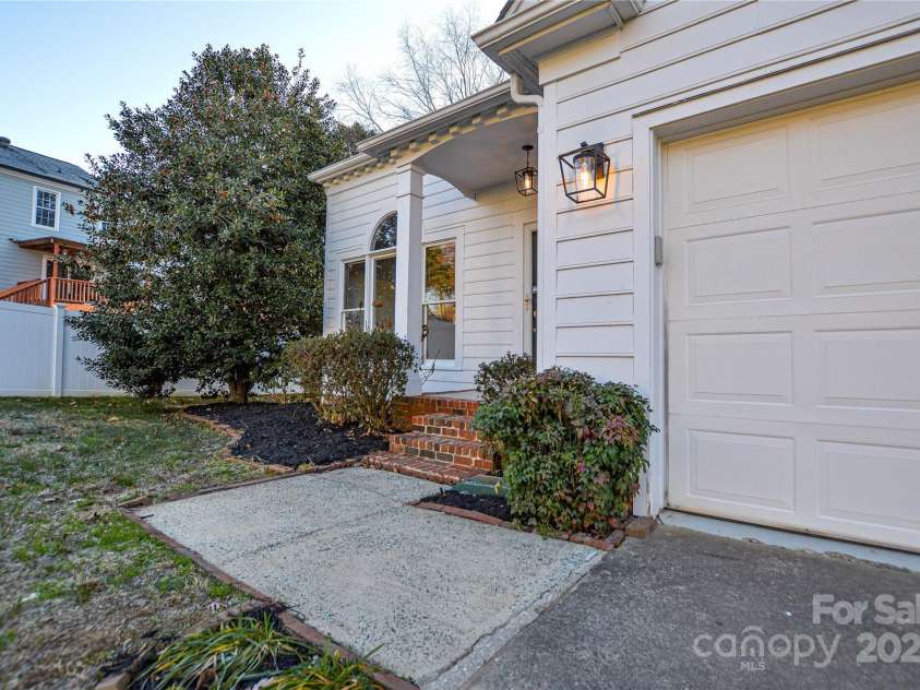 9709 Calpher Court, Matthews, NC 28105.  MLS# CAR4205838, YatesRealty ID 742. 