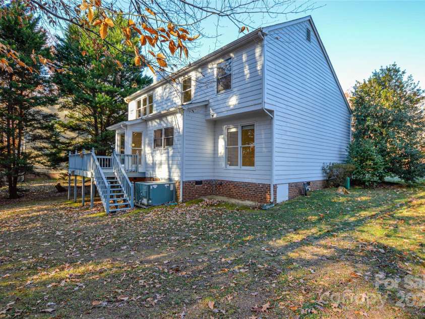 9709 Calpher Court, Matthews, NC 28105.  MLS# CAR4205838, YatesRealty ID 742. 