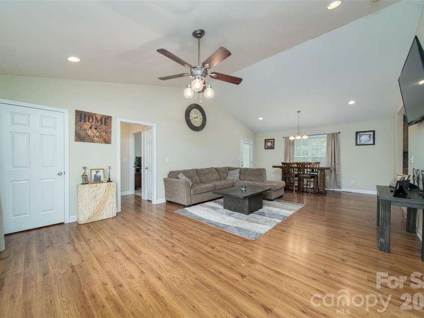 119 Bluff Court, Statesville, NC 28625.  MLS# CAR4341801, YatesRealty ID 7420. 