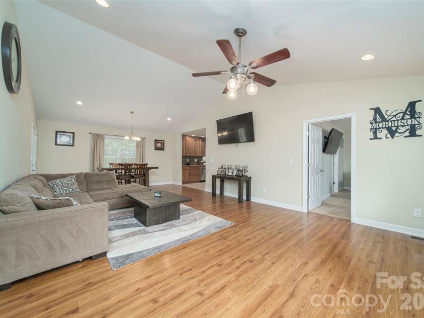 119 Bluff Court, Statesville, NC 28625.  MLS# CAR4341801, YatesRealty ID 7420. 
