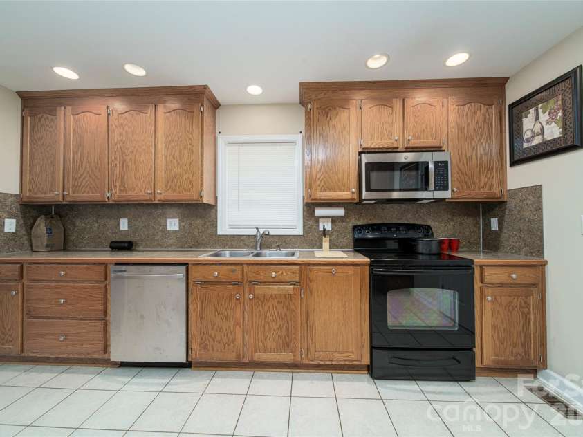 119 Bluff Court, Statesville, NC 28625.  MLS# CAR4341801, YatesRealty ID 7420. 