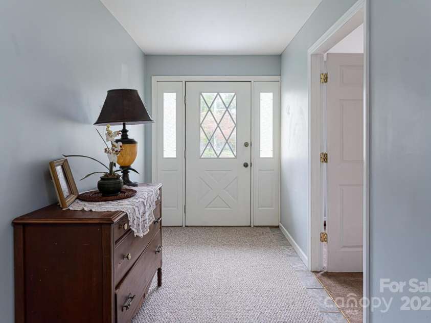 3870 Kanuga Road, Hendersonville, NC 28739.  MLS# CAR4209718, YatesRealty ID 7420. Foyer/Front Entrance