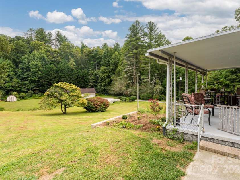 3870 Kanuga Road, Hendersonville, NC 28739.  MLS# CAR4209718, YatesRealty ID 7420. Large Back Yard