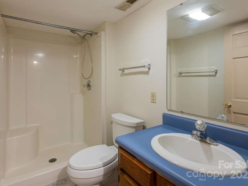 3870 Kanuga Road, Hendersonville, NC 28739.  MLS# CAR4209718, YatesRealty ID 7420. Lower Level Full Bath