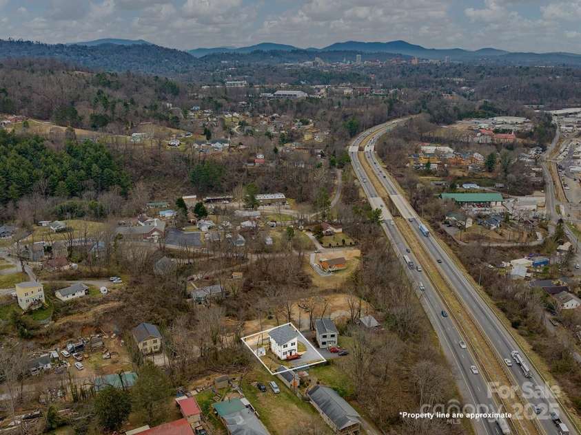 34 Walnut Lane, Asheville, NC 28804.  MLS# CAR4233293, YatesRealty ID 7421. Quintessential Asheville backdrop with downtown skyline and mountain views from the home