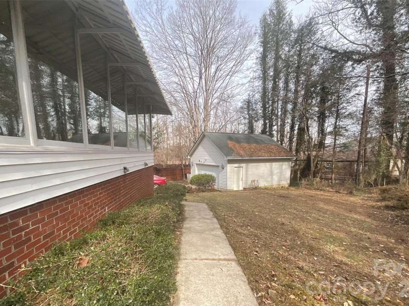 822 Westminster Circle, Lenoir, NC 28645.  MLS# CAR4325662, YatesRealty ID 7423. 