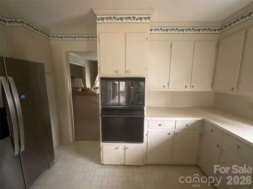 822 Westminster Circle, Lenoir, NC 28645.  MLS# CAR4325662, YatesRealty ID 7423. 