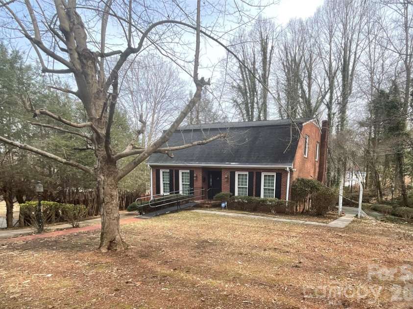 822 Westminster Circle, Lenoir, NC 28645.  MLS# CAR4325662, YatesRealty ID 7423. 