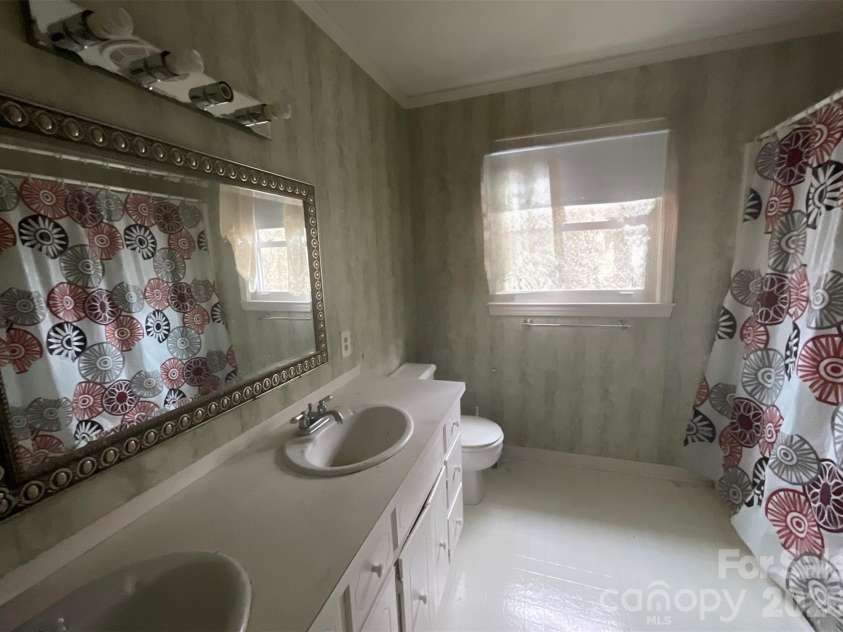 822 Westminster Circle, Lenoir, NC 28645.  MLS# CAR4325662, YatesRealty ID 7423. 
