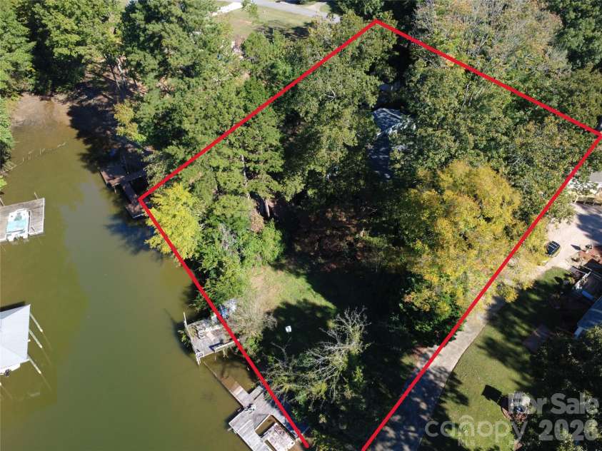 137 Hideaway Lane, Mooresville, NC 28117.  MLS# CAR4313154, YatesRealty ID 7424. 