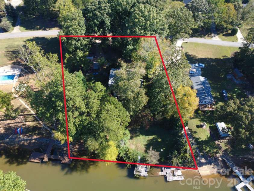 137 Hideaway Lane, Mooresville, NC 28117.  MLS# CAR4313154, YatesRealty ID 7424. 