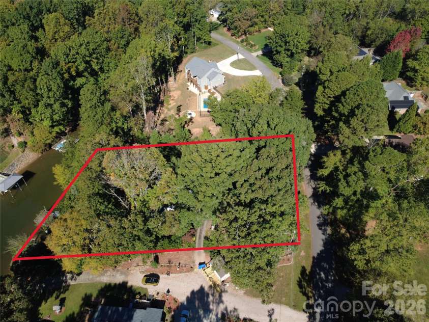 137 Hideaway Lane, Mooresville, NC 28117.  MLS# CAR4313154, YatesRealty ID 7424. 