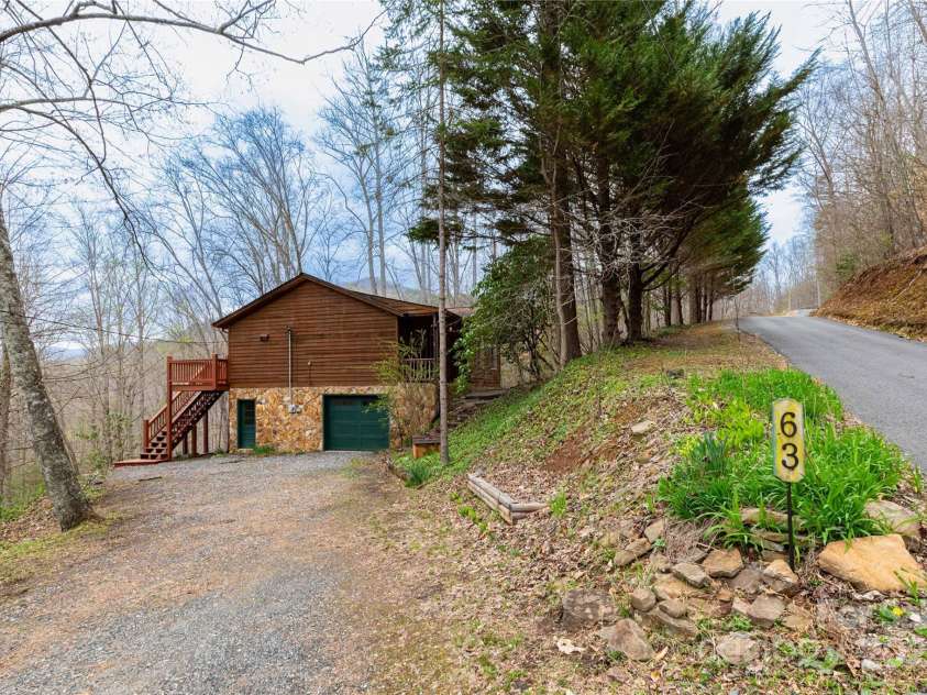 63 Wabash Drive, Sylva, NC 28779.  MLS# CAR4244141, YatesRealty ID 7425. Driveway entrance