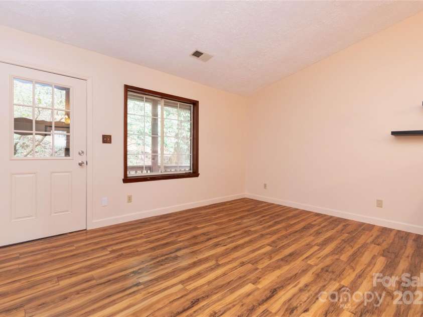 63 Wabash Drive, Sylva, NC 28779.  MLS# CAR4244141, YatesRealty ID 7425. Living Room