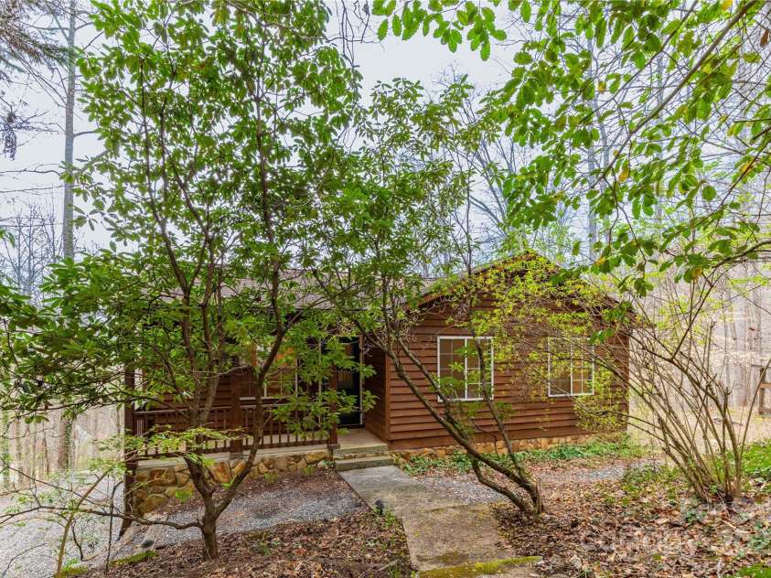 63 Wabash Drive, Sylva, NC 28779.  MLS# CAR4244141, YatesRealty ID 7425. Street view