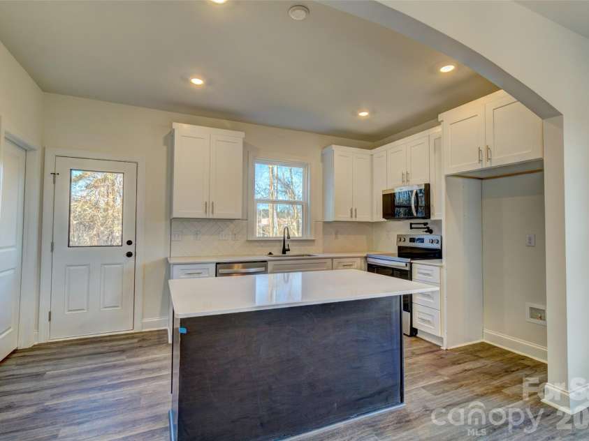 102 Park Street, Shelby, NC 28150.  MLS# CAR4329815, YatesRealty ID 7426. 