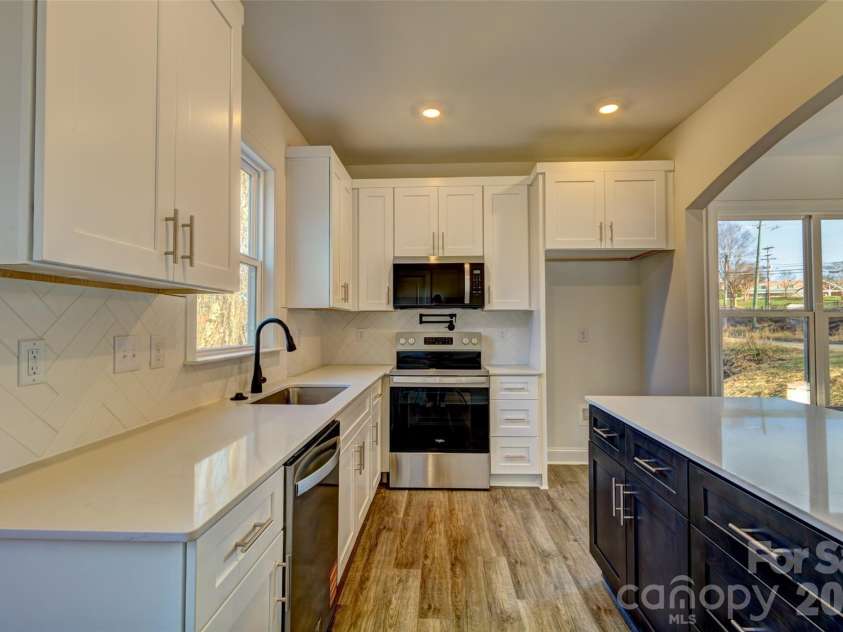 102 Park Street, Shelby, NC 28150.  MLS# CAR4329815, YatesRealty ID 7426. 
