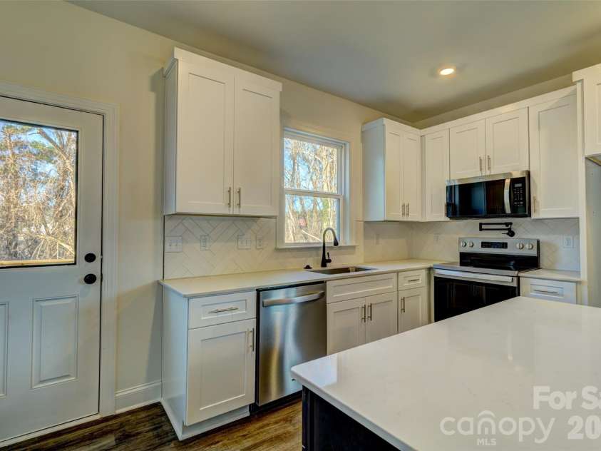 102 Park Street, Shelby, NC 28150.  MLS# CAR4329815, YatesRealty ID 7426. 