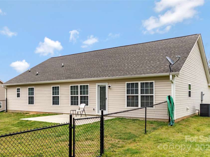 5118 Sedgefield Drive, Lancaster, SC 29720.  MLS# CAR4238189, YatesRealty ID 7426. 