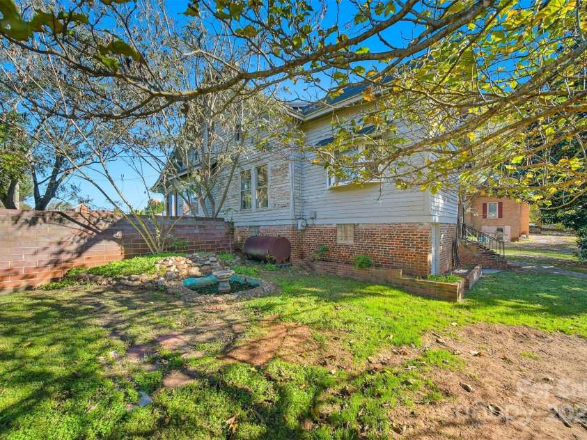 105 2nd Avenue, Catawba, NC 28609.  MLS# CAR4315128, YatesRealty ID 7428. Courtyard Area
