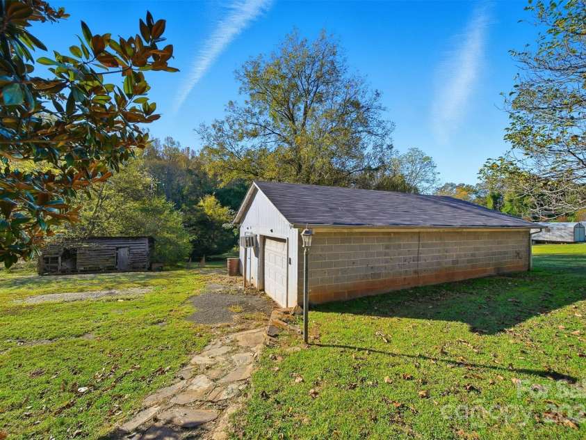 105 2nd Avenue, Catawba, NC 28609.  MLS# CAR4315128, YatesRealty ID 7428. Detached Garage/Workshop