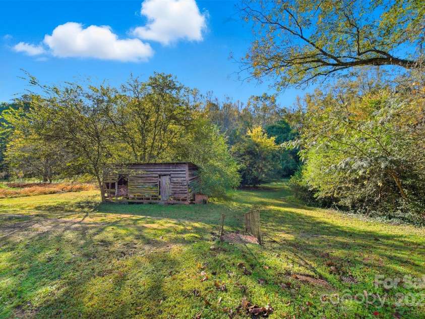 105 2nd Avenue, Catawba, NC 28609.  MLS# CAR4315128, YatesRealty ID 7428. Home Overlooks 1.38 Acres
