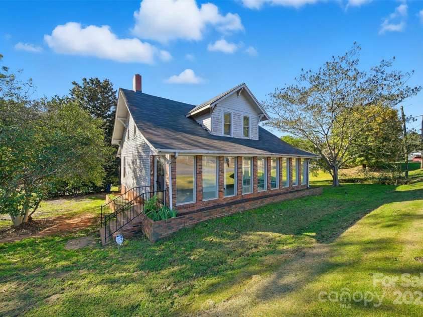105 2nd Avenue, Catawba, NC 28609.  MLS# CAR4315128, YatesRealty ID 7428. Street View