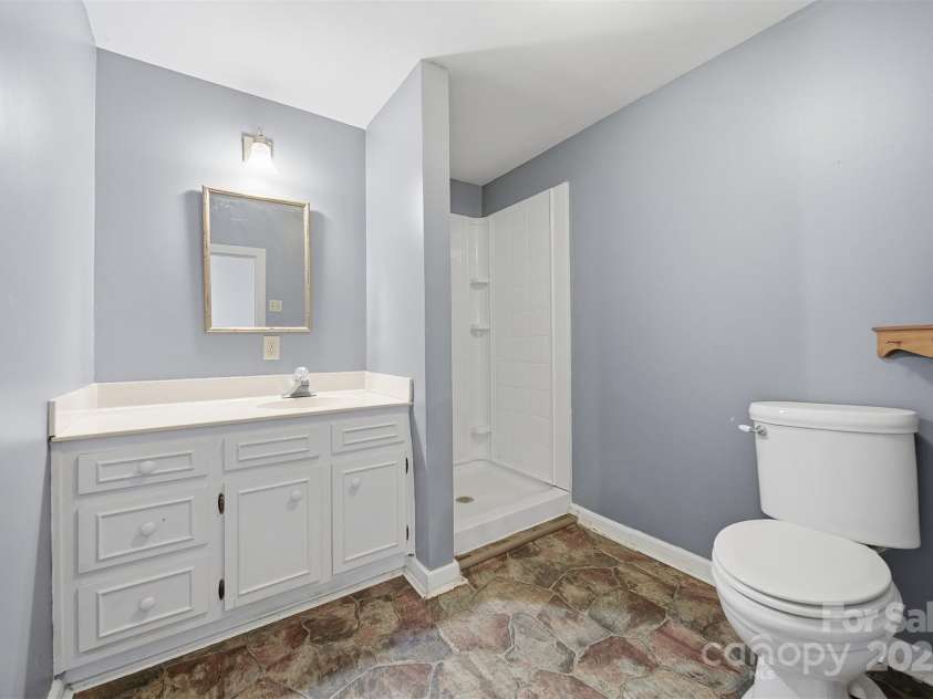 105 2nd Avenue, Catawba, NC 28609.  MLS# CAR4315128, YatesRealty ID 7428. Upstairs Full Bath