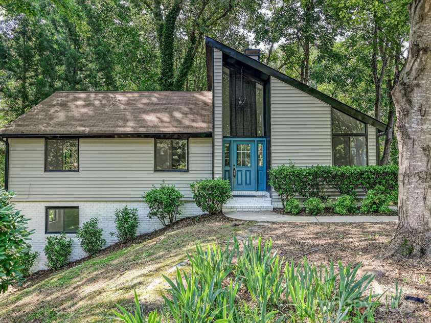 6745 Thermal Road, Charlotte, NC 28211.  MLS# CAR4245099, YatesRealty ID 7428. 