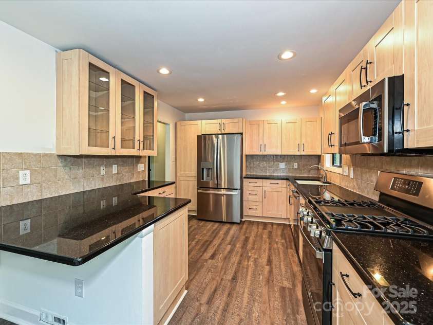 6745 Thermal Road, Charlotte, NC 28211.  MLS# CAR4245099, YatesRealty ID 7428. 