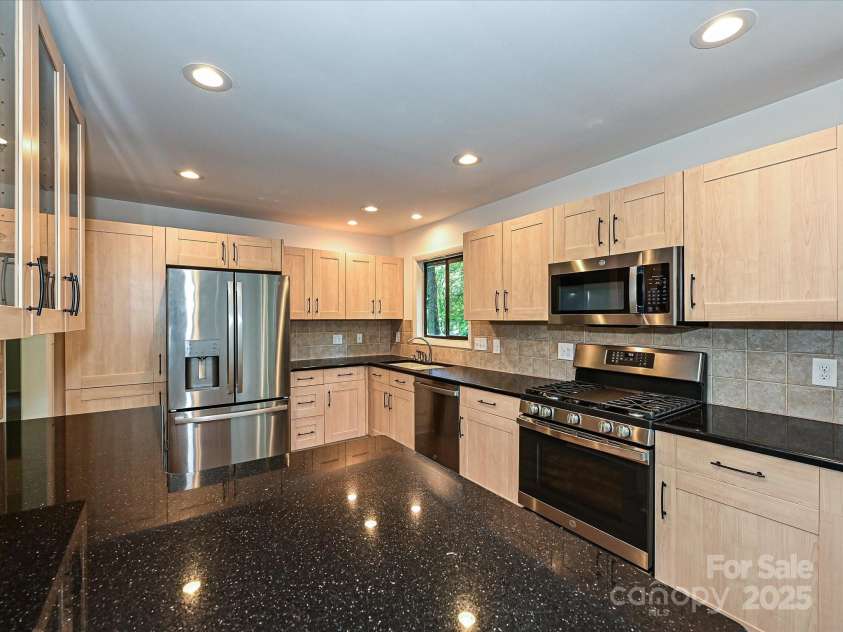 6745 Thermal Road, Charlotte, NC 28211.  MLS# CAR4245099, YatesRealty ID 7428. 