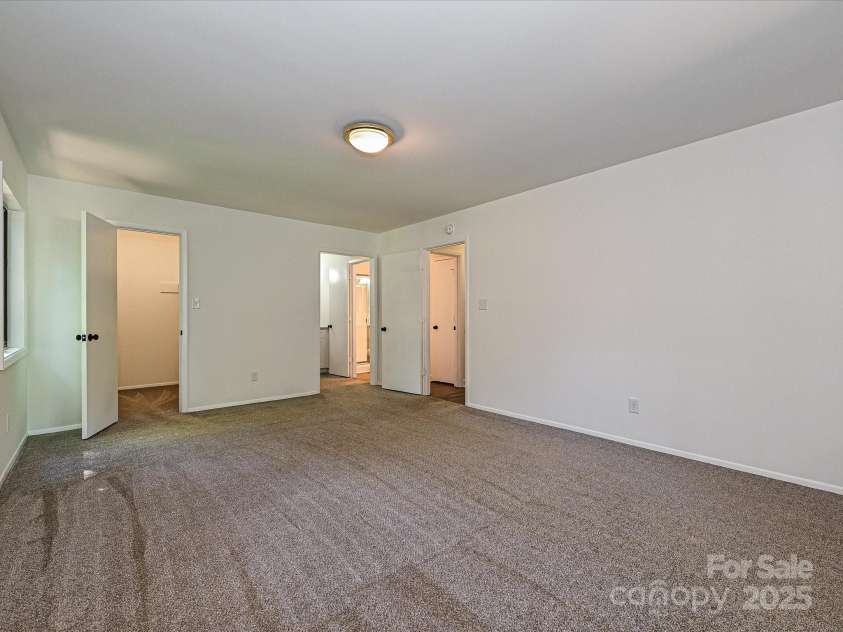 6745 Thermal Road, Charlotte, NC 28211.  MLS# CAR4245099, YatesRealty ID 7428. 