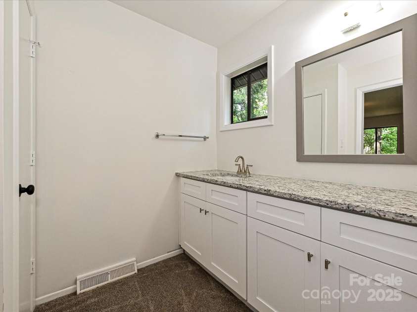 6745 Thermal Road, Charlotte, NC 28211.  MLS# CAR4245099, YatesRealty ID 7428. 