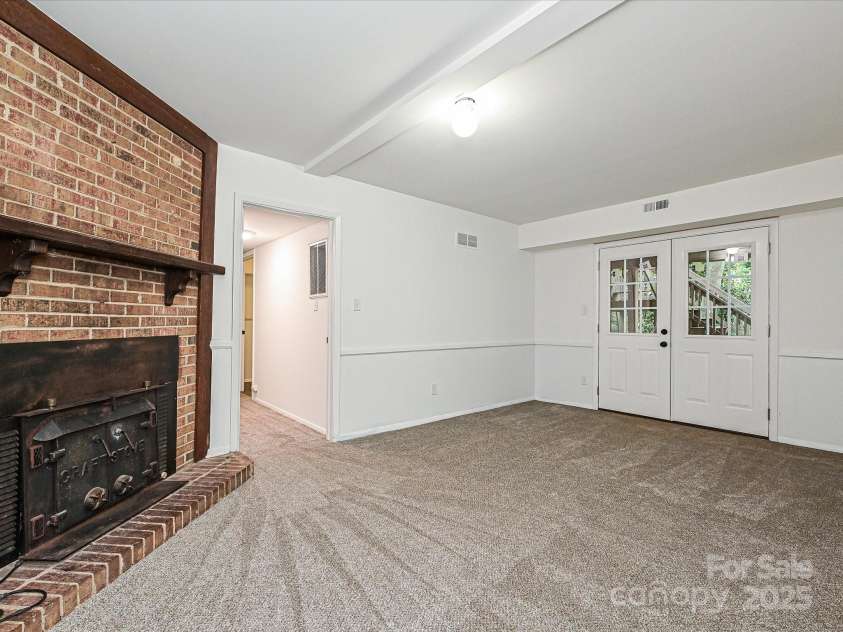 6745 Thermal Road, Charlotte, NC 28211.  MLS# CAR4245099, YatesRealty ID 7428. 