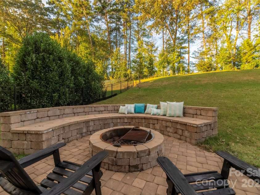 16827 Monocacy Boulevard, Huntersville, NC 28078.  MLS# CAR4188848, YatesRealty ID 7429. 