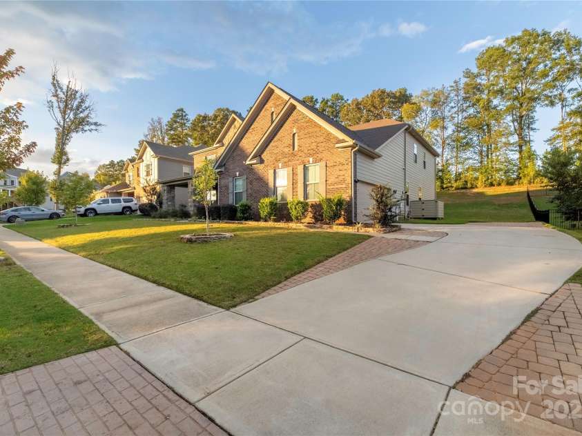 16827 Monocacy Boulevard, Huntersville, NC 28078.  MLS# CAR4188848, YatesRealty ID 7429. Spacious Driveway w/sideload 3-car garage