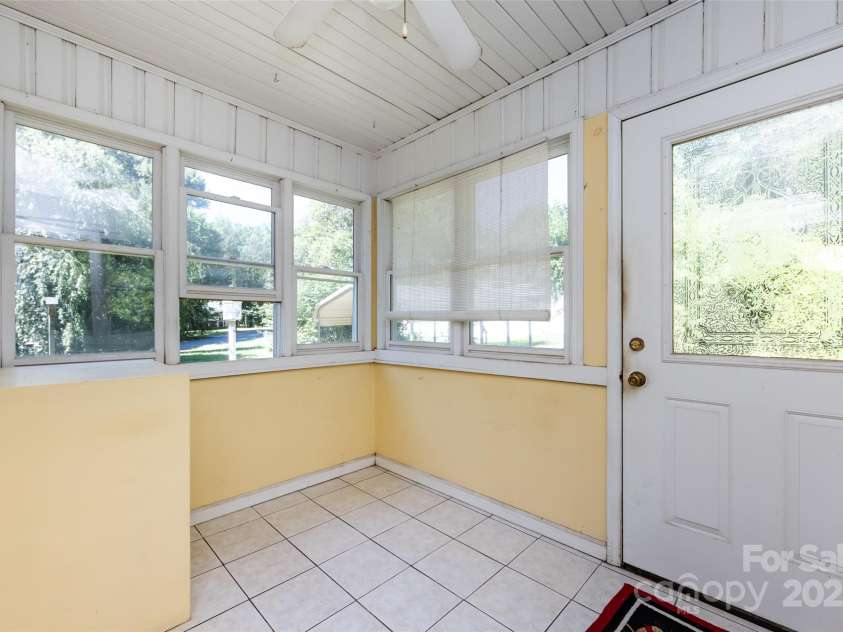 2001 Mcdonald Drive, Charlotte, NC 28216.  MLS# CAR4159315, YatesRealty ID 743. 