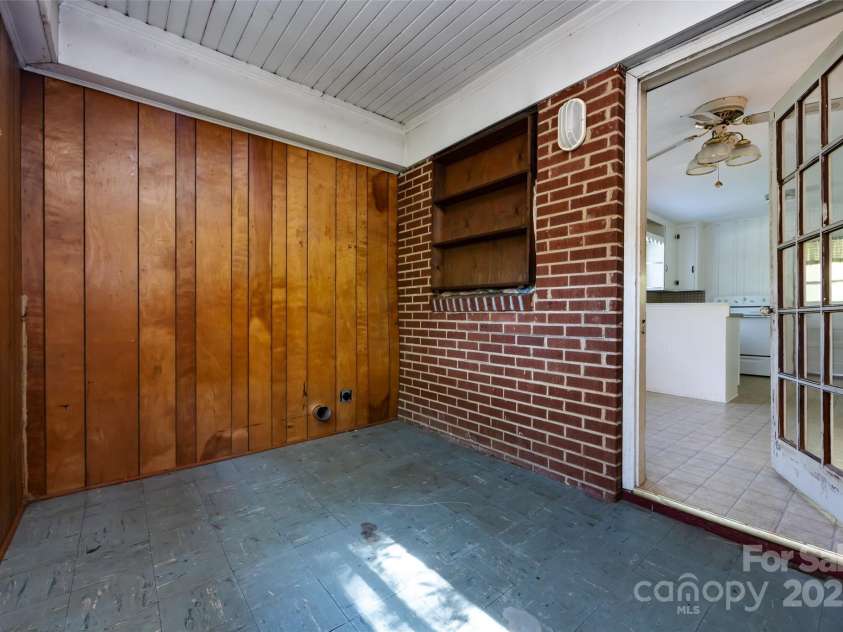 2001 Mcdonald Drive, Charlotte, NC 28216.  MLS# CAR4159315, YatesRealty ID 743. 