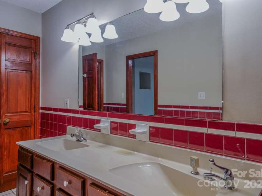 35 Byrd Road, Candler, NC 28715.  MLS# CAR4314143, YatesRealty ID 743. 2nd bath