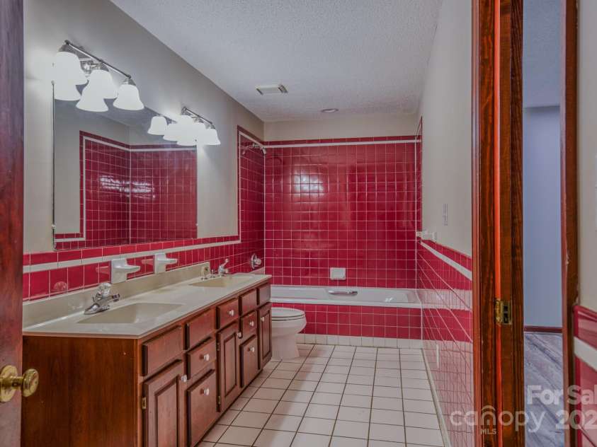 35 Byrd Road, Candler, NC 28715.  MLS# CAR4314143, YatesRealty ID 743. 2nd full bath