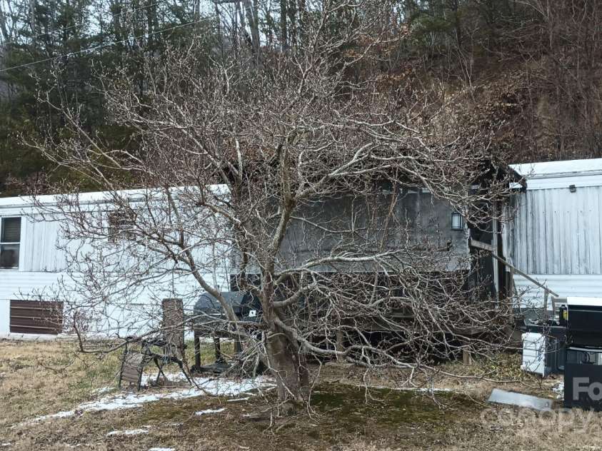 95 Leaning Oak Lane, Clyde, NC 28721.  MLS# CAR4213142, YatesRealty ID 743. 